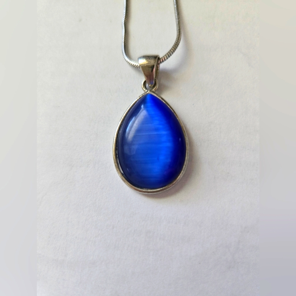 Elegant Blue Teardrop Pendant Necklace